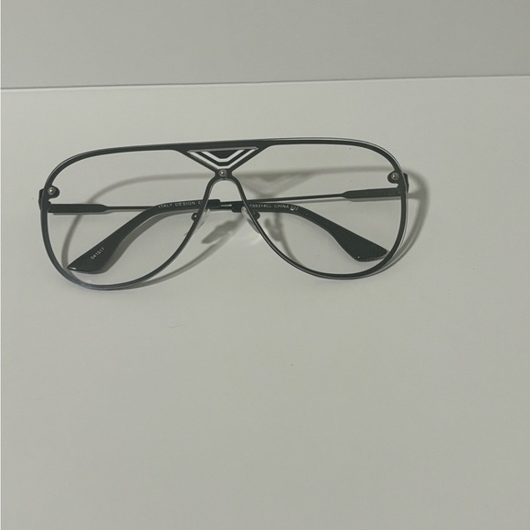 Chic Black Aviator Glasses - Picture 1 of 6
